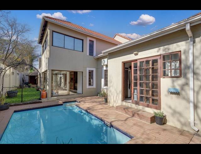 4 BEDROOM HOUSE FOR SALE IN CRAIGAVON